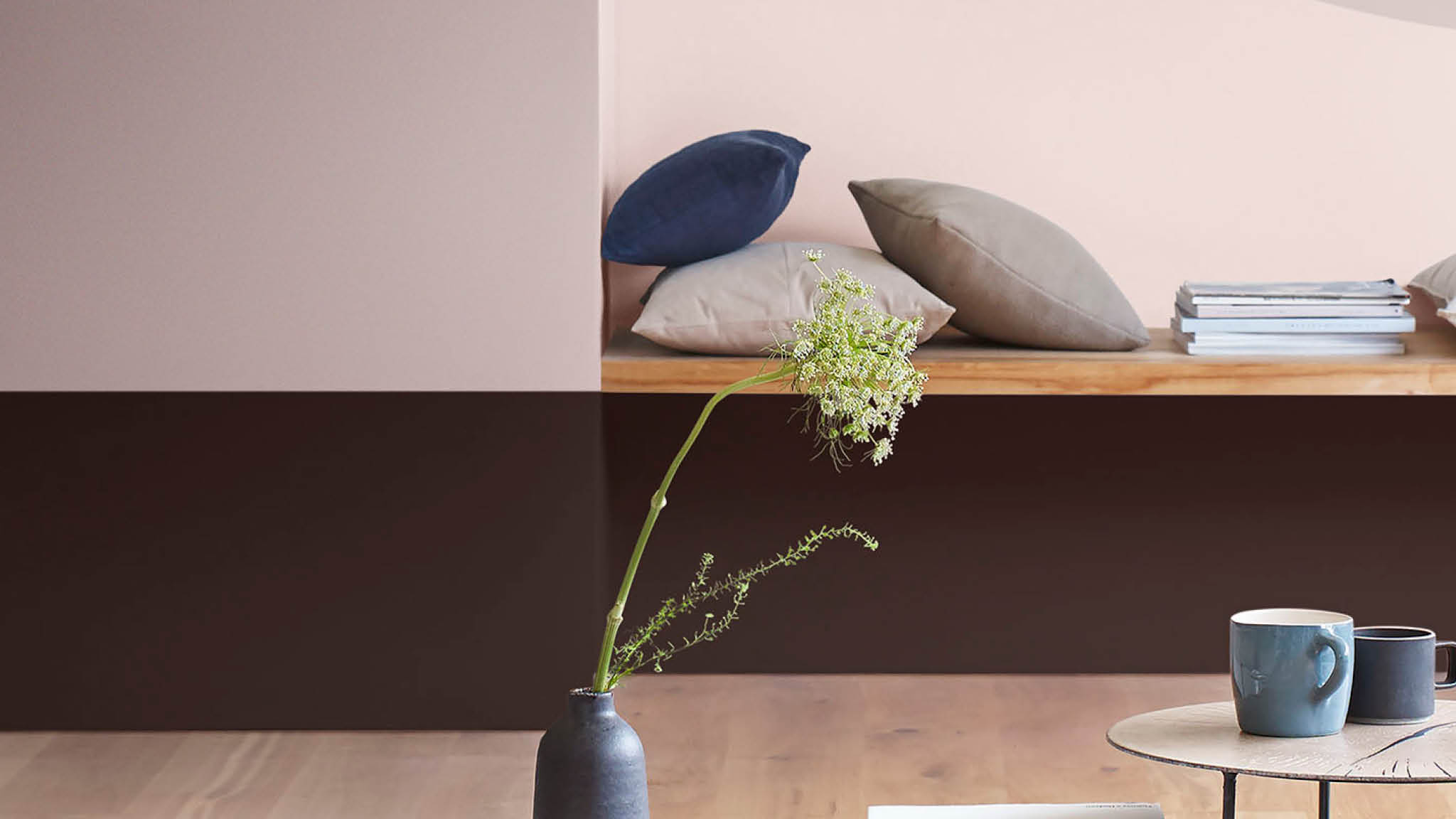 071 Tweekleurige muur in de kleuren Heart Wood en cacao Met een tweekleurig effect maakt u heel gemakkelijk een accentmuur