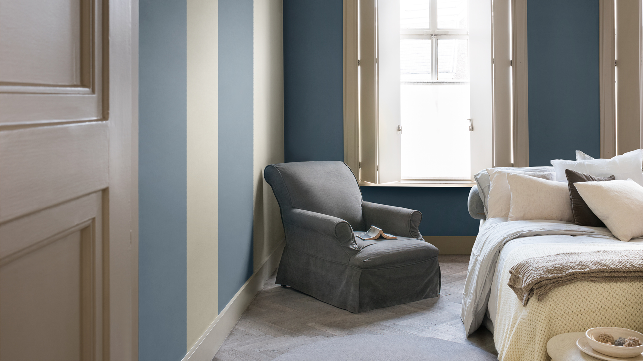 Blauwe slaapkamer Blauw is de kleur die nooit verveelt en een rustgevende, natuurlijke sfeer in de slaapkamer brengt.