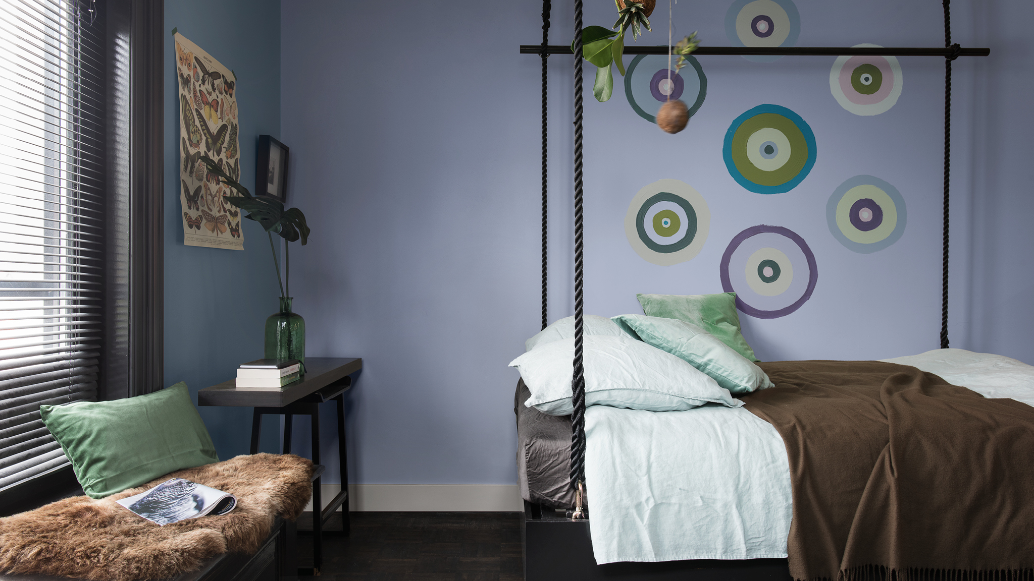 woontrends 2017 Natuurlijke slaapkamer Met de hand geschilderde elementen en organische motieven, , een woontrend voor 2017 die je slaapkamer een gesofisticeerde bohemian look geeft.