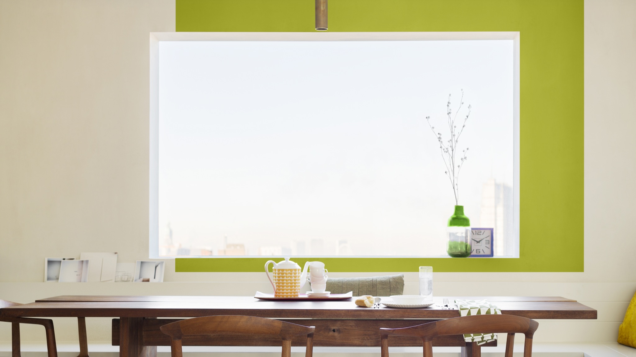 Creez des fenetres d'accent Si vous êtes nerveux à l'idée de choisir une couleur audacieuse pour vos murs, alors jouez avec les boiseries.