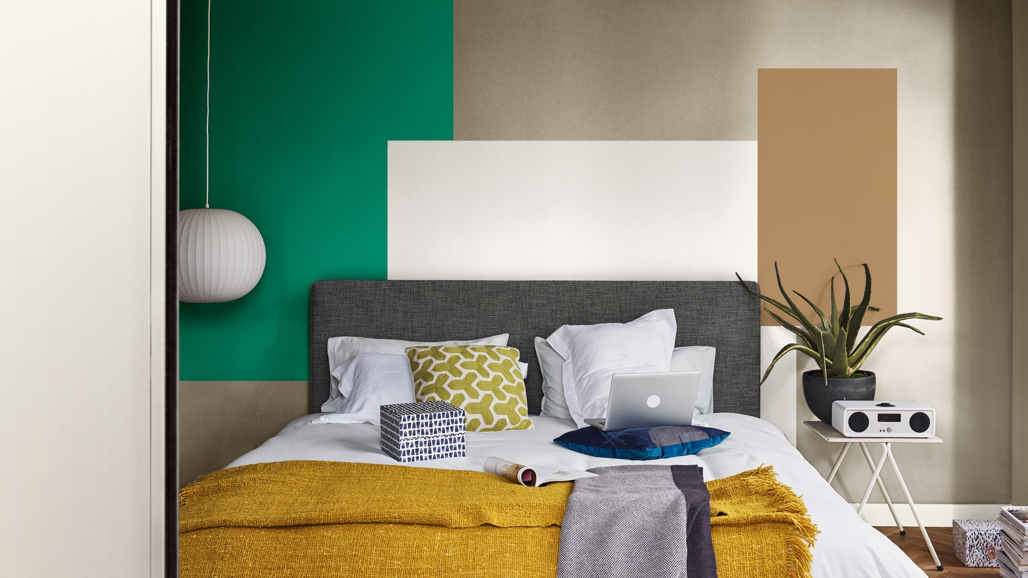 Een levendige nieuwe look voor je slaapkamer met Spiced Honey Levis-colour-futures-kleur-van-het-jaar-2019-een-plek-om-actief-te-zijn-slaapkamer-inspiratie-Nederland-39
