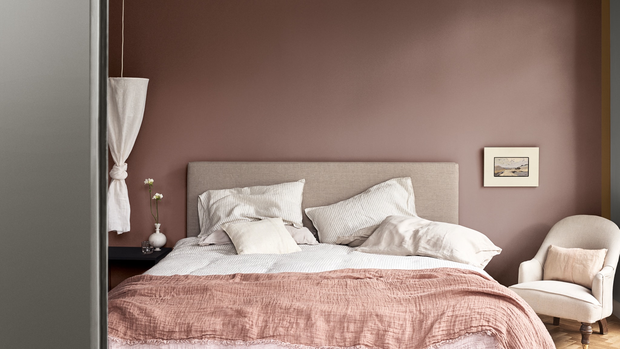 Een rustige nieuwe look voor je slaapkamer met Spiced Honey Flexa-colour-futures-kleur-van-het-jaar-2019-een-plek-om-te-dromen-slaapkamer-inspiratie-Nederland-37