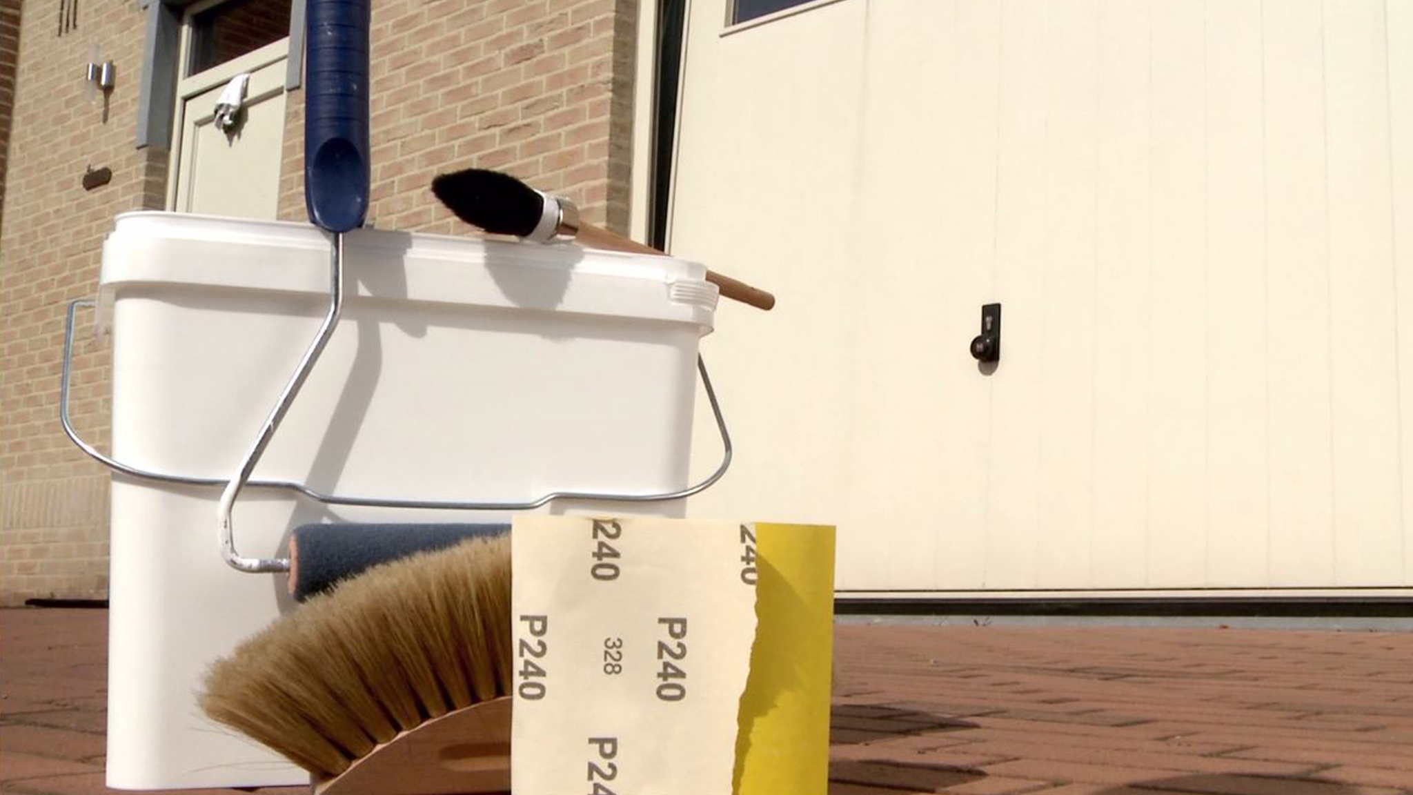 houten garagepoort schilderen - benodigdheden hoe houten garagepoort schilderen - benodigdheden