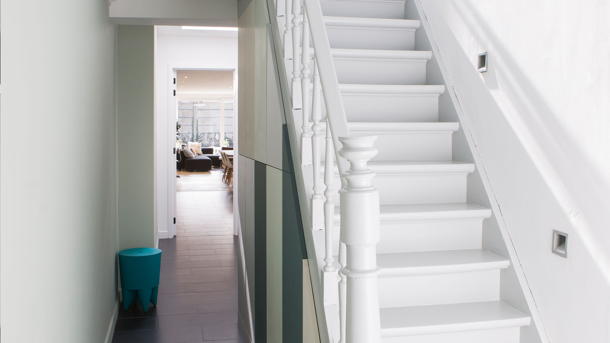 escalier en blanc- peinture escalier en blanc- peinture - inspiration - Levis