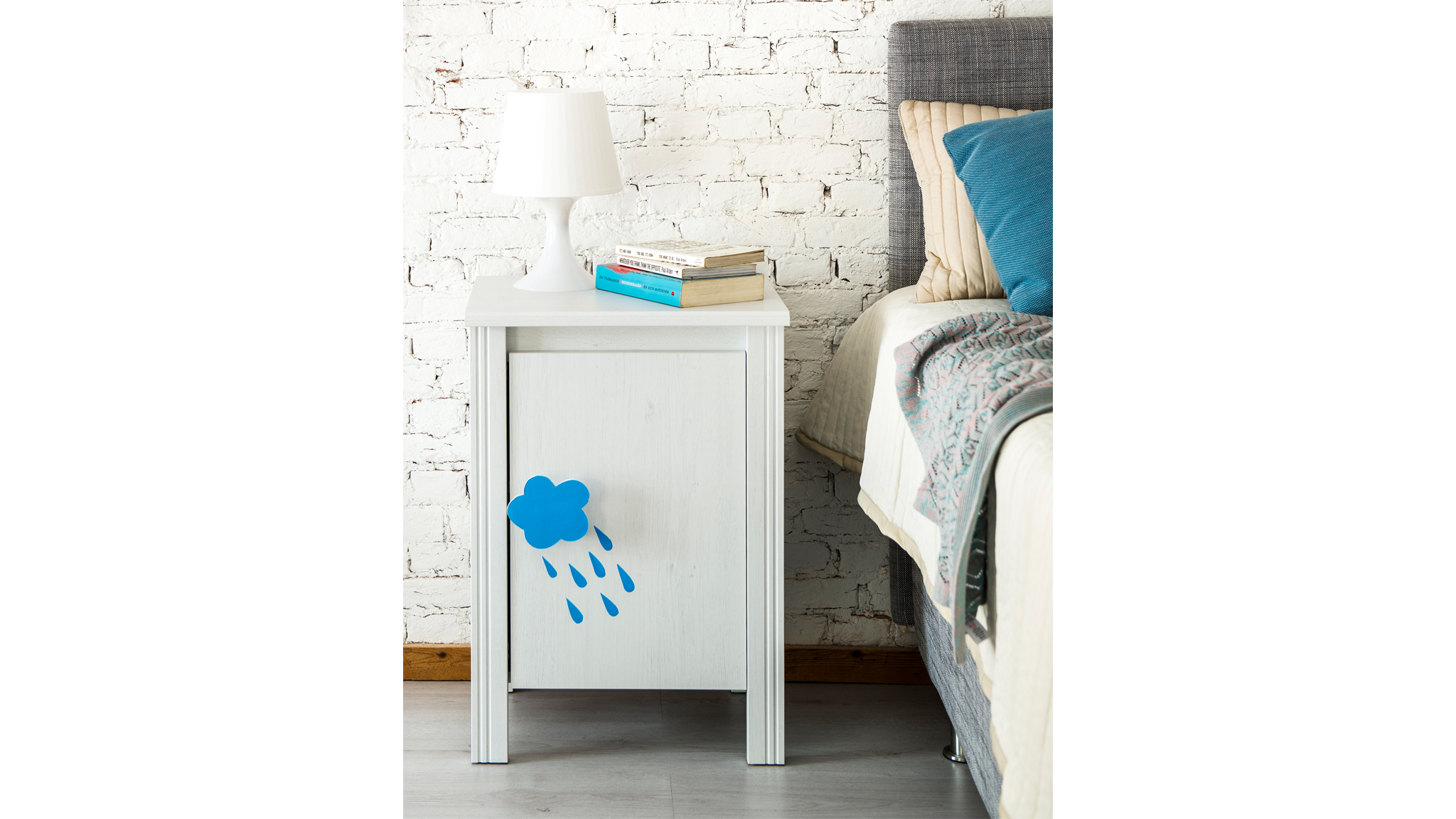 Nachtkastje met frisse tint blauw Nachtkastje met frisse tint blauw