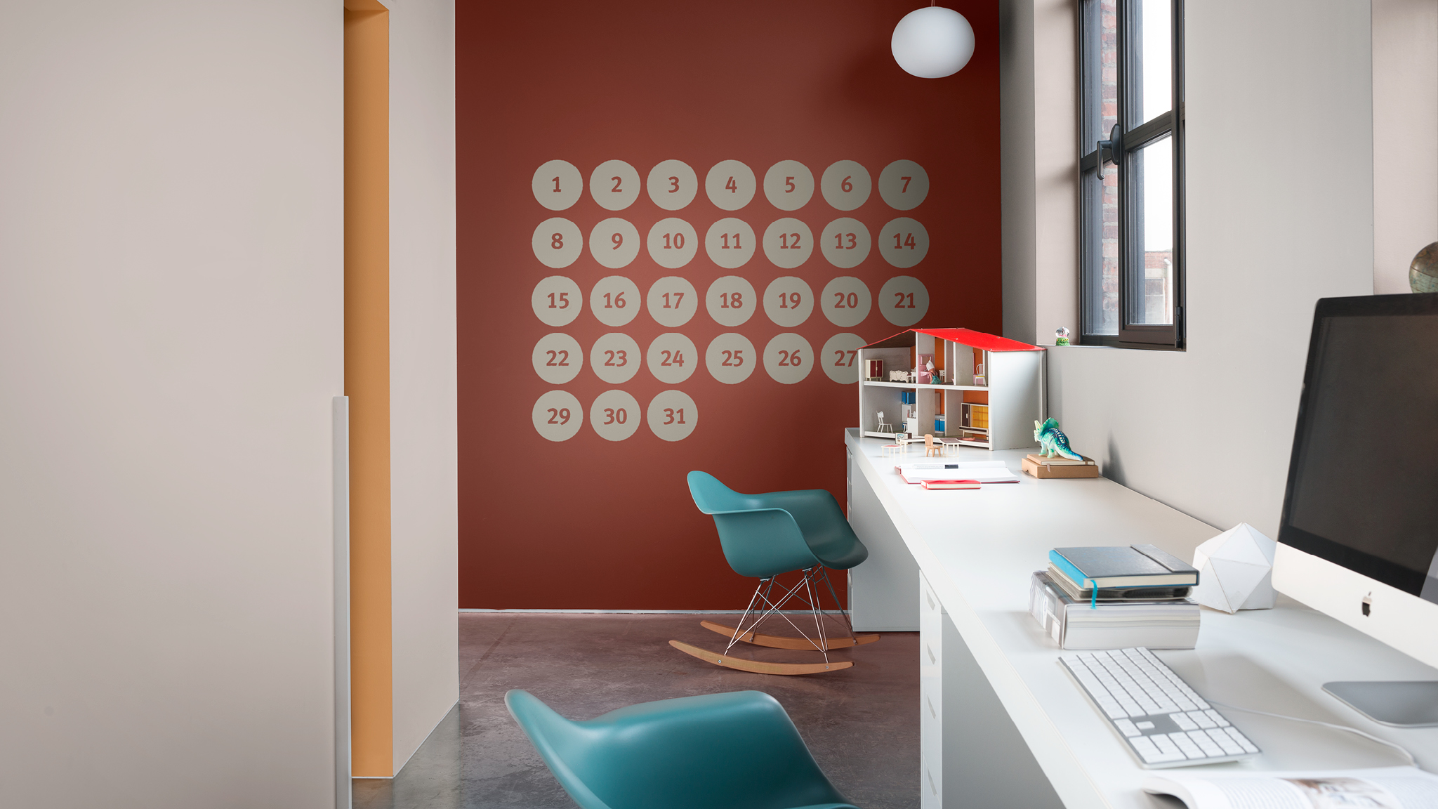 Le calendrier mural Les décorations murales vivantes confèrent à votre bureau une atmosphère de créativité.
