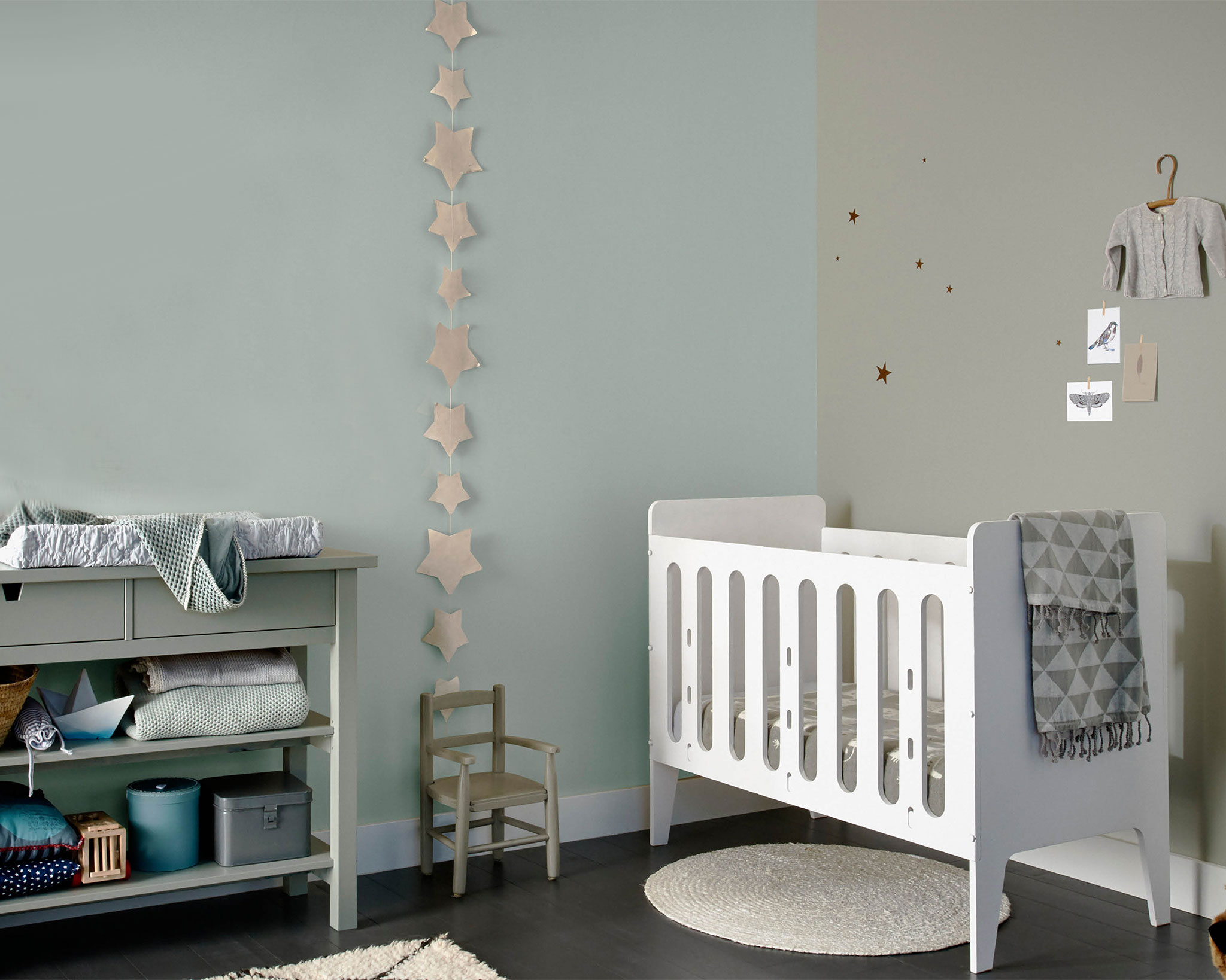 kinderkamer met zachte neutrale kleuren kinderkamer met zachte neutrale kleuren
